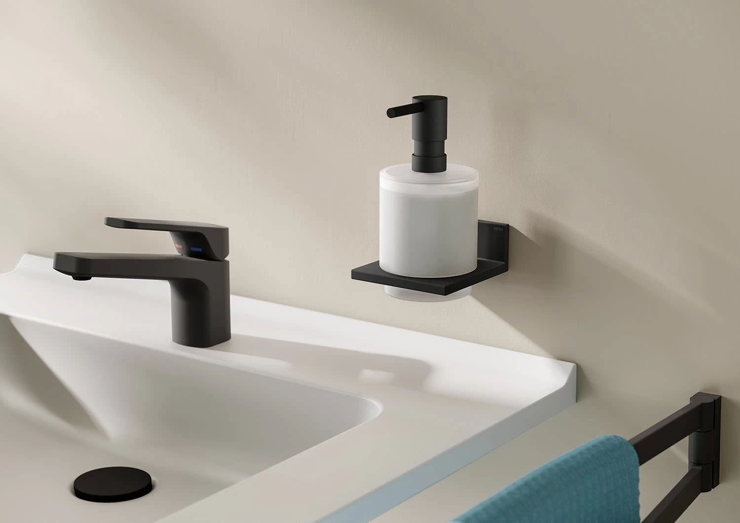 HEWI System 900 Q Seifenspender Mit Halter 2 HEWI System 900 Q Seifenspender Mit Halter – Bild 2